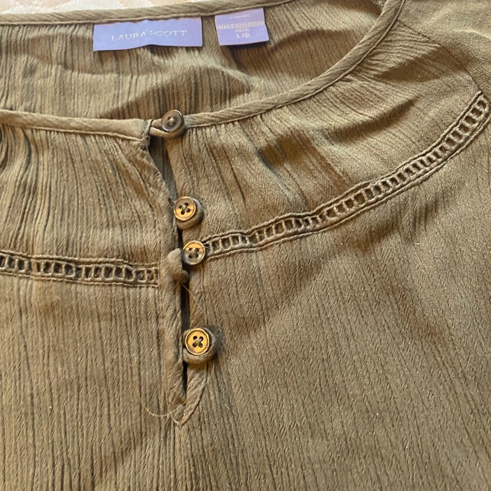 Women’s wrinkled pheasant top